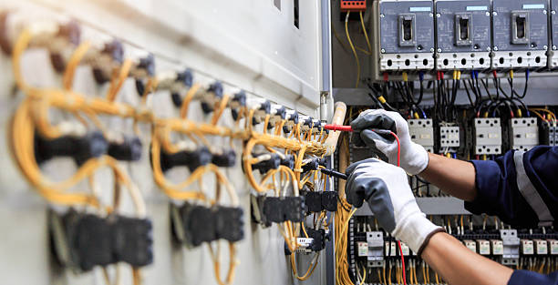 Professional Electrician technician working in Hialeah Gardens, FL